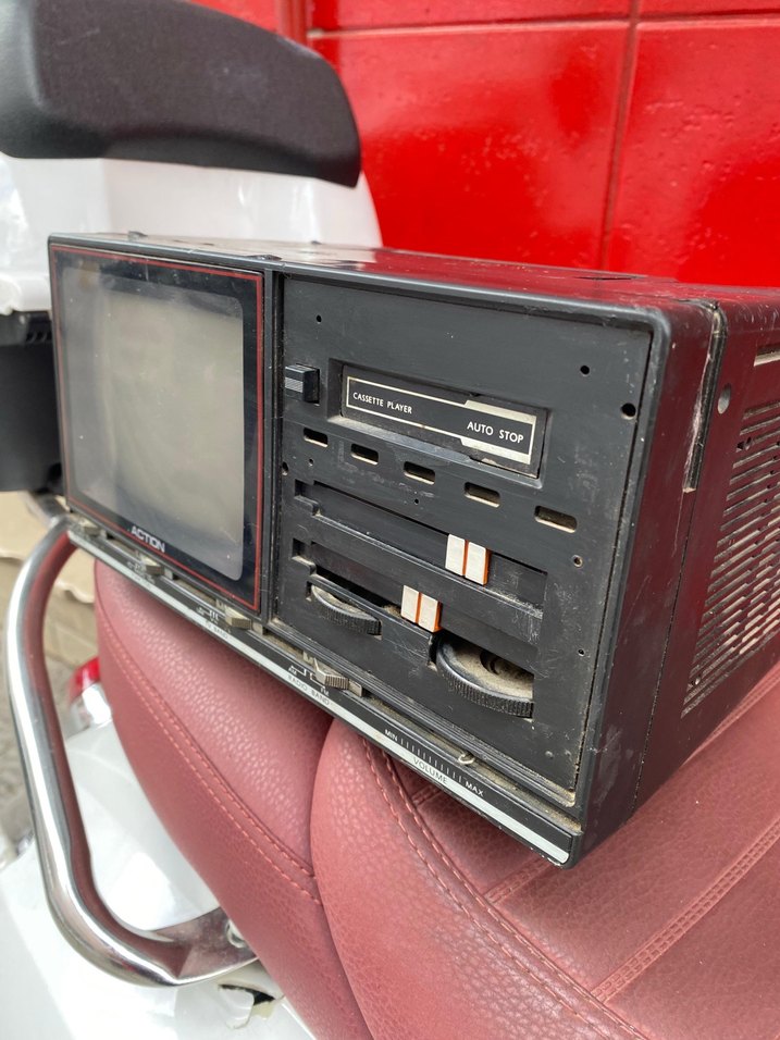 Kırmızı Renk Nostaljik CRT Monitör - Görsel 4