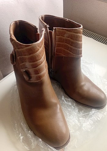 Kahverengi Deri Dolgu Topuklu Kadın Bot - Görsel 3