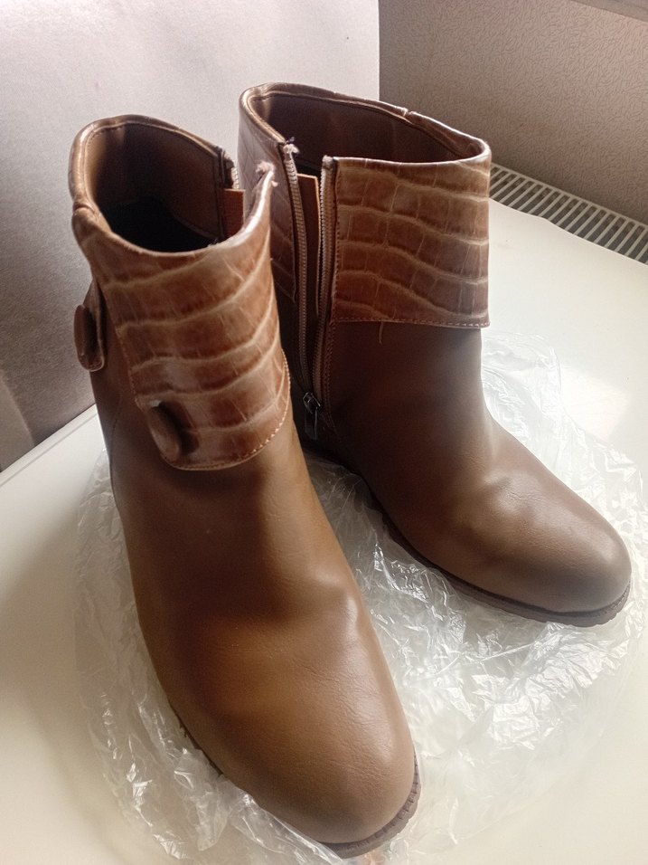 Kahverengi Deri Dolgu Topuklu Kadın Bot - Görsel 3