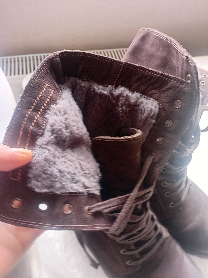 Kahverengi Deri Tabanlı Kürklü Kadın Bot - Görsel 5