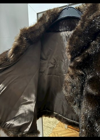 Kahverengi Kısa Kürk Detaylı Kadın Mont - Görsel 2