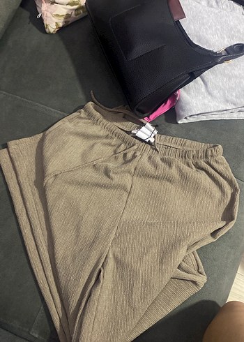 28 Beden Kadın Bej Piliseli pantolon