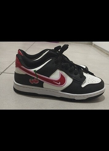 39 Beden nike air force kirazlı