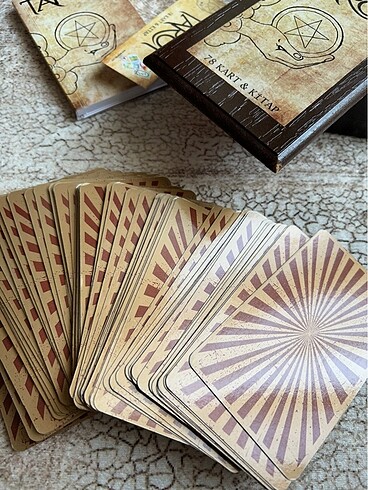  Beden Tarot kartları