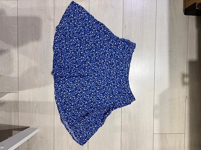Etek çiçekli mini