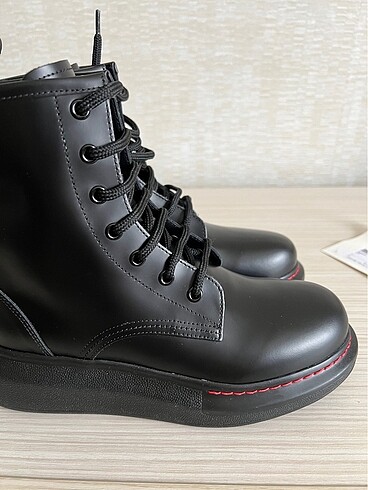 36 Beden Alexander McQueen bot