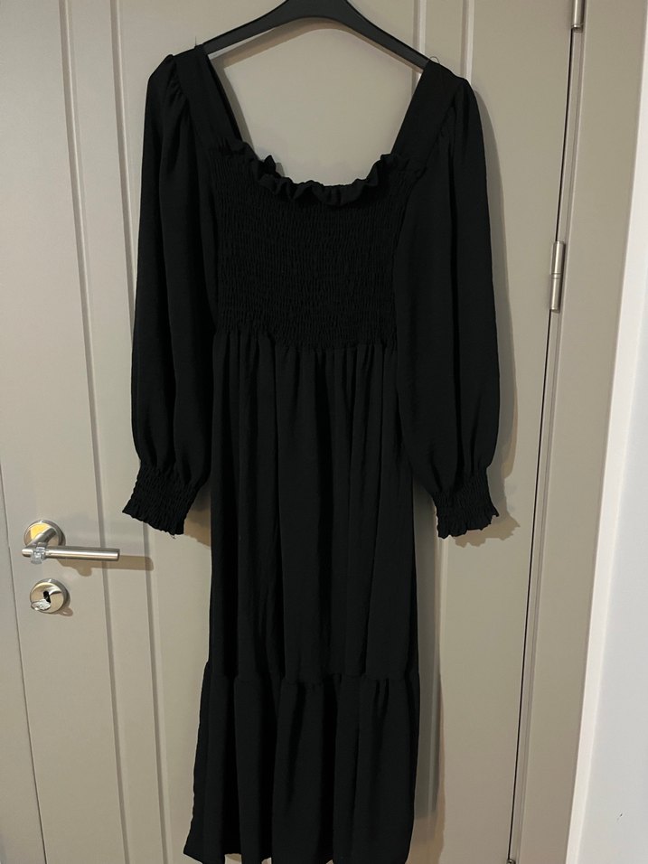 Uzun Siyah Bohem Gotik Elbise Volan Detaylı - Görsel 2