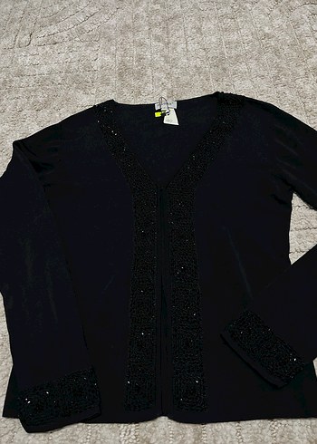 Boncuk İşlemeli Siyah V Yaka Hırka - Görsel 6