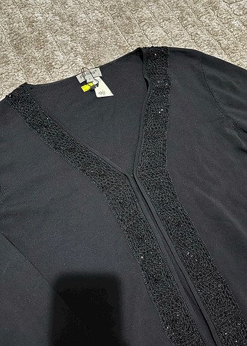 Boncuk İşlemeli Siyah V Yaka Hırka - Görsel 4