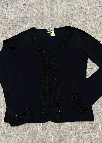 Boncuk İşlemeli Siyah V Yaka Hırka - Görsel 8