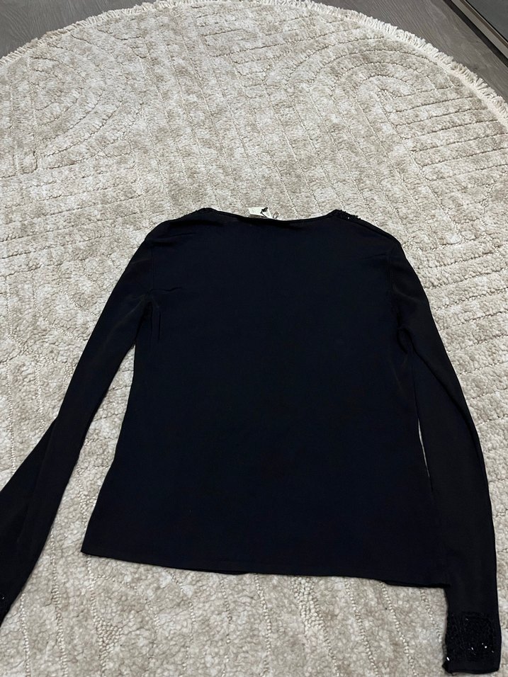 Boncuk İşlemeli Siyah V Yaka Hırka - Görsel 3