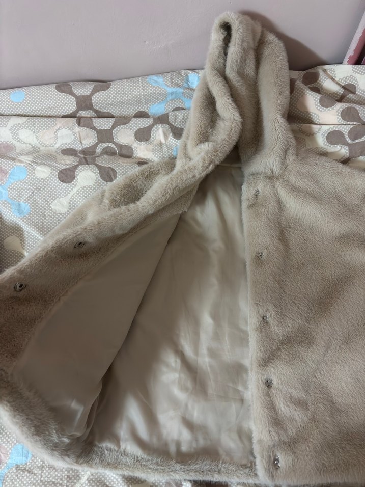 Bej Kapüşonlu kışlık ceket - Görsel 3