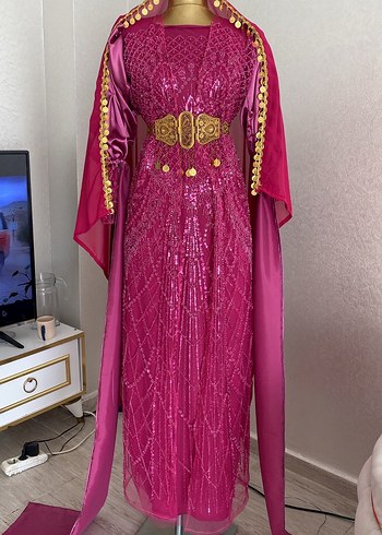 Pembe Uzun İşlemeli Straplez Hint Kınası Elbisesi