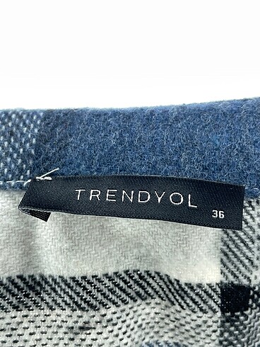 36 Beden çeşitli Renk Trendyol & Milla Gömlek %70 İndirimli.