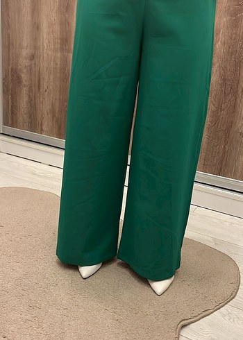Kadın Parlak Yeşil Kemerli Kumaş Pantolon