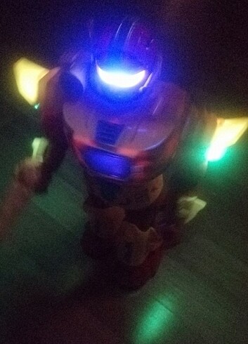 Hareketli Yürüyen Işıklı Sesli Savaşçı Robot Adam Oyuncak - Görsel 5