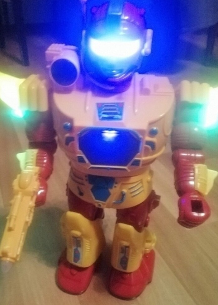 Hareketli Yürüyen Işıklı Sesli Savaşçı Robot Adam Oyuncak - Görsel 4