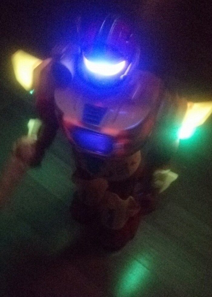 Hareketli Yürüyen Işıklı Sesli Savaşçı Robot Adam Oyuncak - Görsel 5