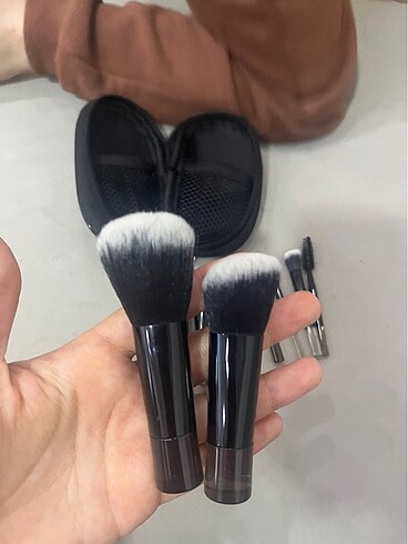  Beden Siyah renk mini makyaj fırçası seti
