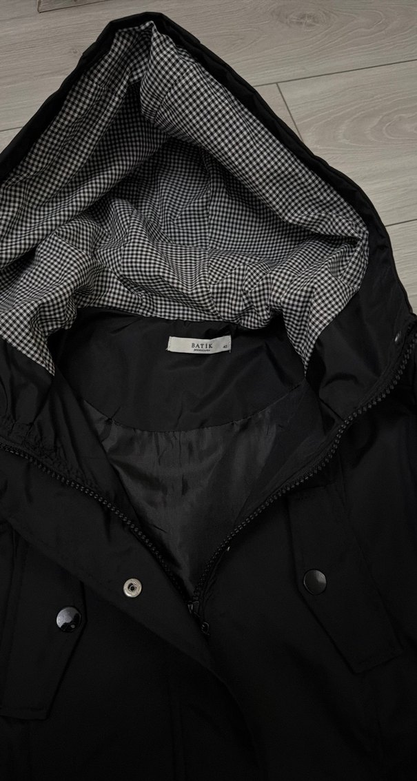 Fermuarlı ve Çıtçıtlı Siyah Kadın yağmurluk - Görsel 4