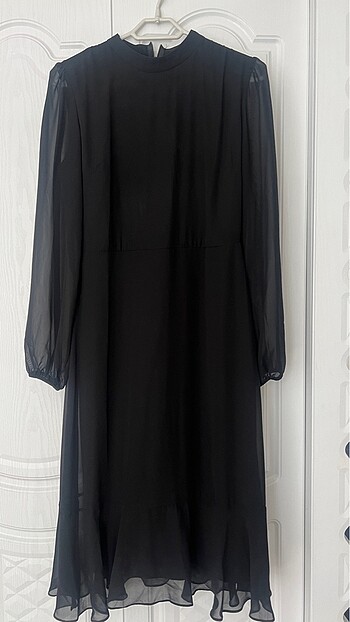 Trendyol & Milla Trendmilla siyah valonlu midi elbise