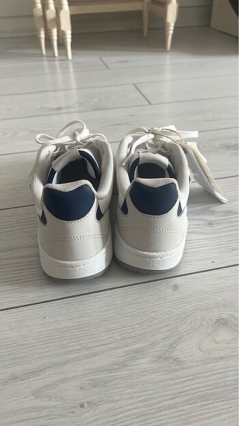 36,5 Beden Adidas ayakkabı