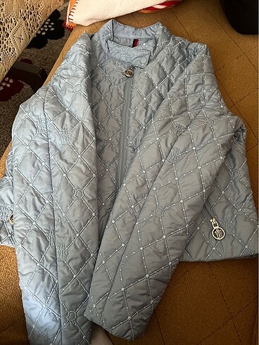 Moncler Temiz sıfır ürün hiç giyilmedi