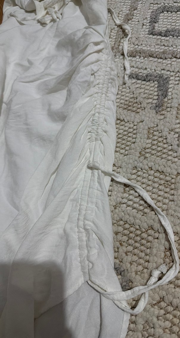 Beyaz Düz Büzgülü Elbise - Görsel 4