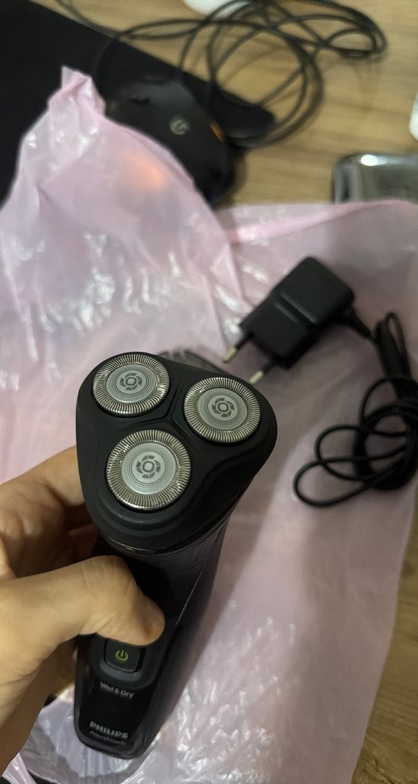 Philips Siyah Şarjlı Tıraş Makinesi - Görsel 3