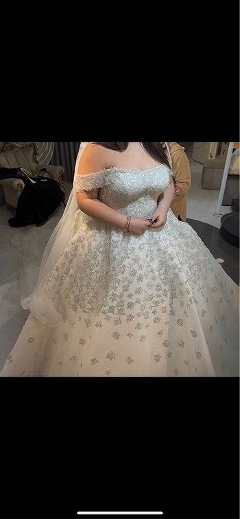 Gelinliğim özel dikimdir 120 kiloyla giydim 1.80 boyum
