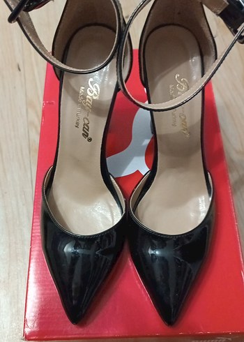 Diger Siyah Rugan Stiletto Kemerli Kadın Ayakkabı