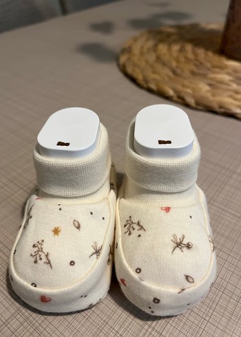 Kitikate-Nakışlı Örgü Beyaz Bebek Ev Terliği-(0-3 ay) - Görsel 5