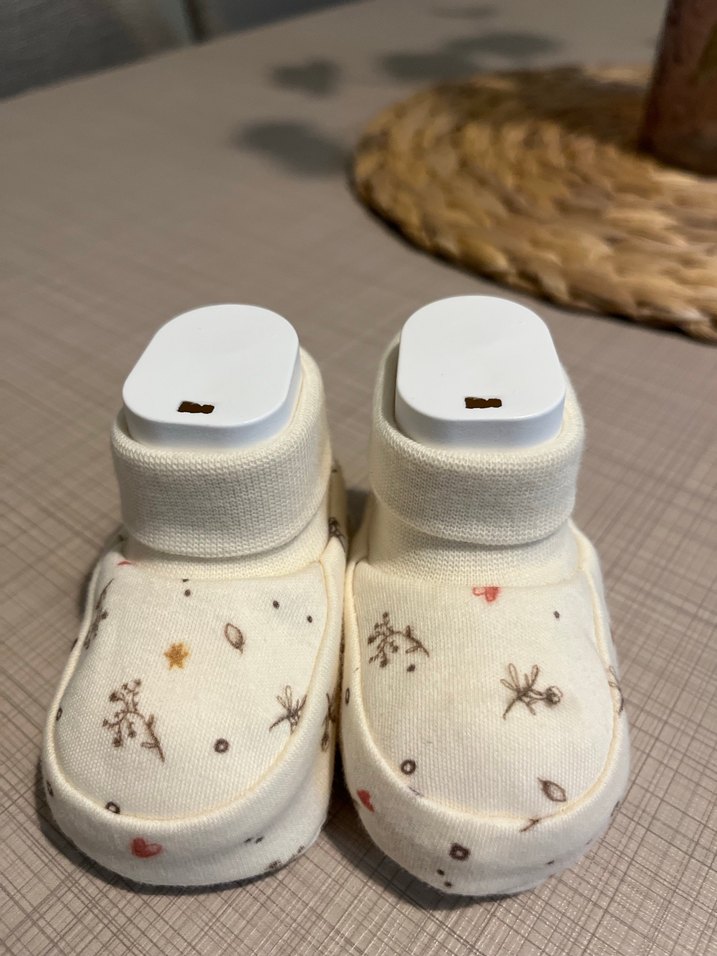 Kitikate-Nakışlı Örgü Beyaz Bebek Ev Terliği-(0-3 ay) - Görsel 5