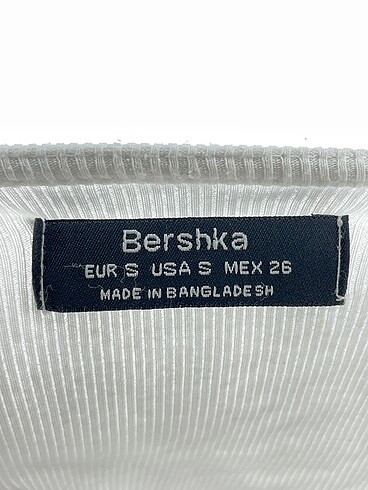 s Beden beyaz Renk Bershka Mini Üst %70 İndirimli.