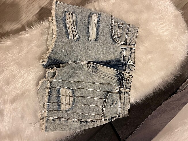 Butikten almıştım bir kez giyildi