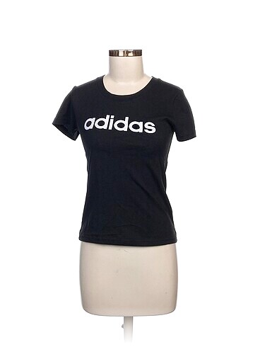 Adidas T-shirt %70 İndirimli.
