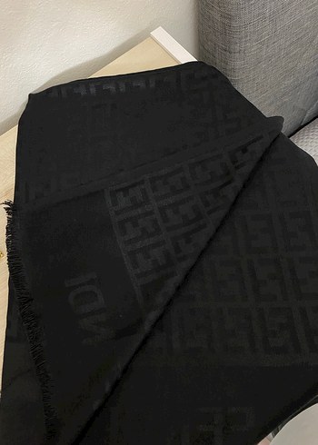 Fendi Siyah Kadın Kaşmir Şal - Görsel 2
