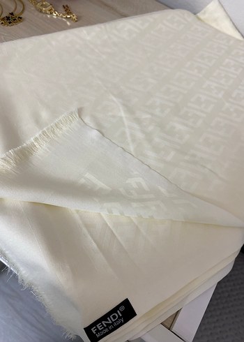 Fendi Krem Rengi İpek Şal - Görsel 3