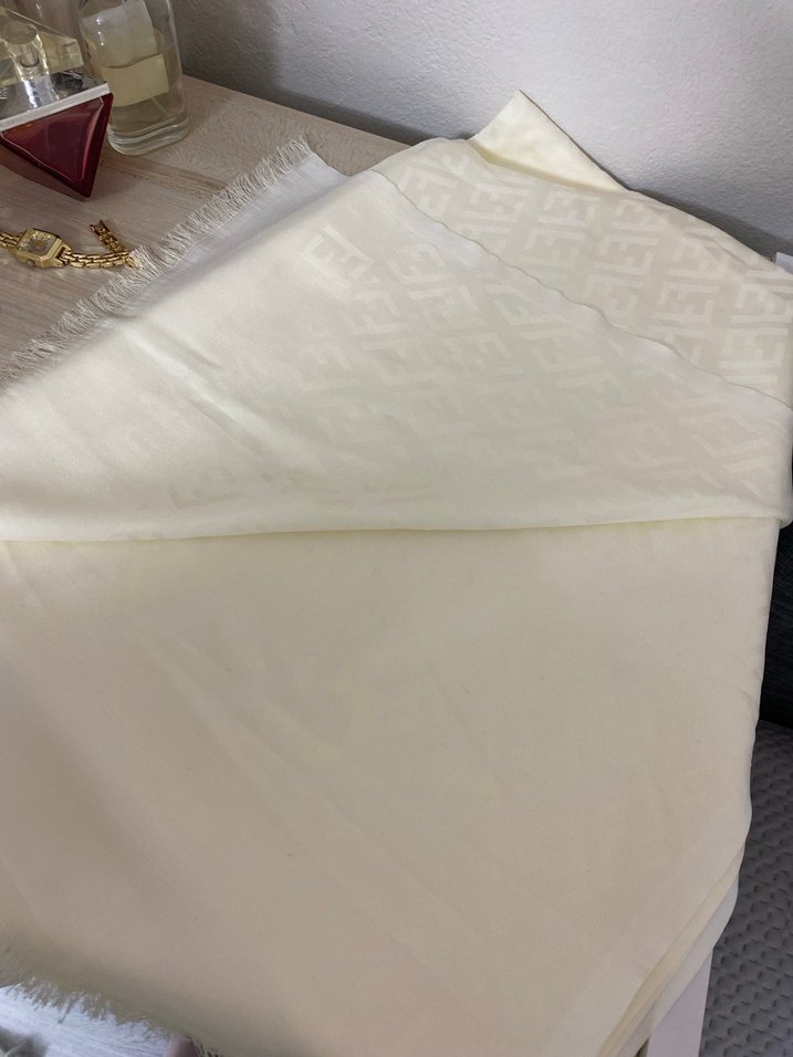 Fendi Krem Rengi İpek Şal - Görsel 2