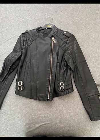 Kemer Detaylı Siyah Biker Deri Ceket