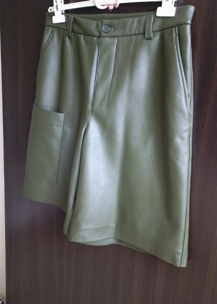 Bayan Suni Deri Etek tipi Şort ZARA Marka MEX 32 Bedene  - Görsel 3