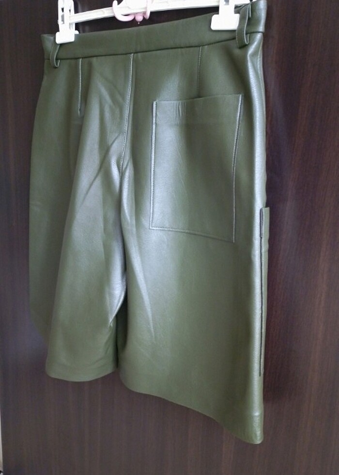 Bayan Suni Deri Etek tipi Şort ZARA Marka MEX 32 Bedene  - Görsel 5