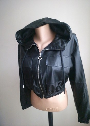 Kemerli Siyah Kısa Deri Ceket - Görsel 2