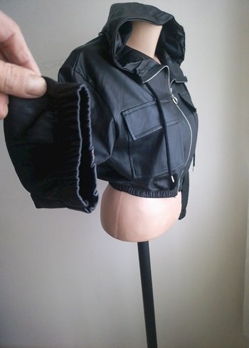 Kemerli Siyah Kısa Deri Ceket - Görsel 5