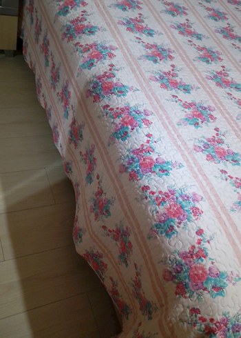 Pembe Çiçek Desenli Pastel Yatak Örtüsü - Görsel 4