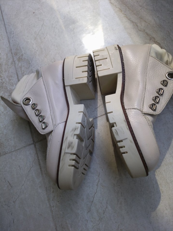 Tokalı Beyaz Vintage Bayan  Botu - Görsel 4