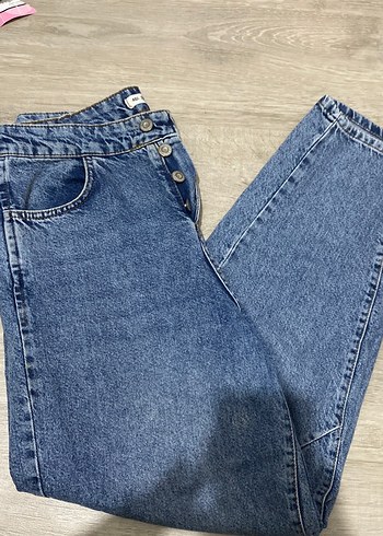 Düğmeli Mavi Bol Kesim Kadın Denim Pantolon