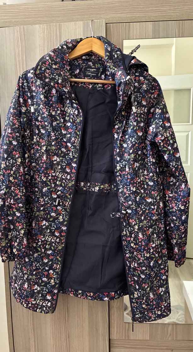 Çiçek Desenli Kapüşonlu Kadın Mont - Görsel 4