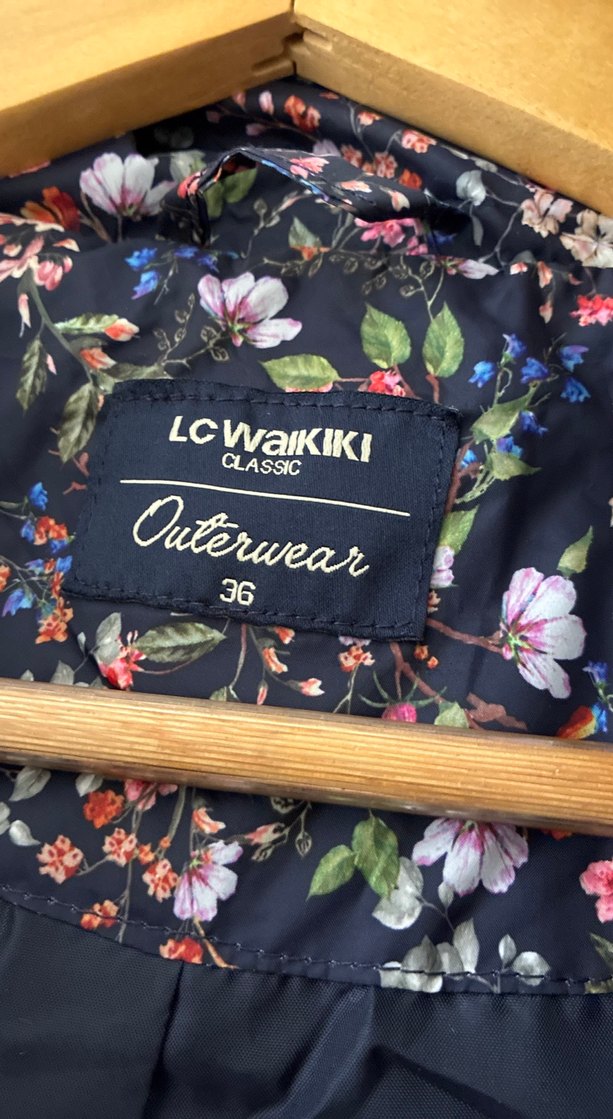 Çiçek Desenli Kapüşonlu Kadın Mont - Görsel 5