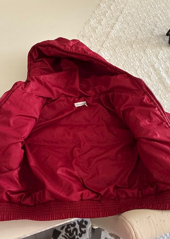 Kırmızı Kapüşonlu Erkek Çocuk Mont - Görsel 5